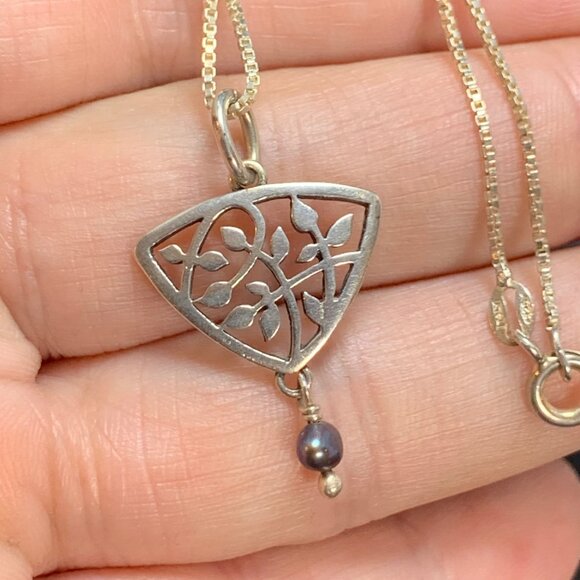 Sterling Silver 925 Pearl Floral Leaf Design Pendant Necklace Size 20" Chain - Picture 5 of 10